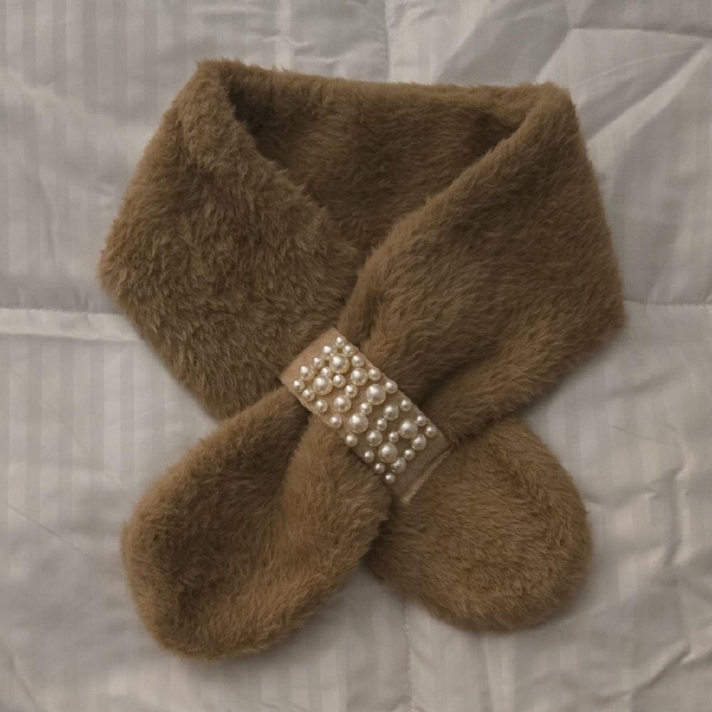 Elegant Brown Faux Fur Scarf with Pearl Accent